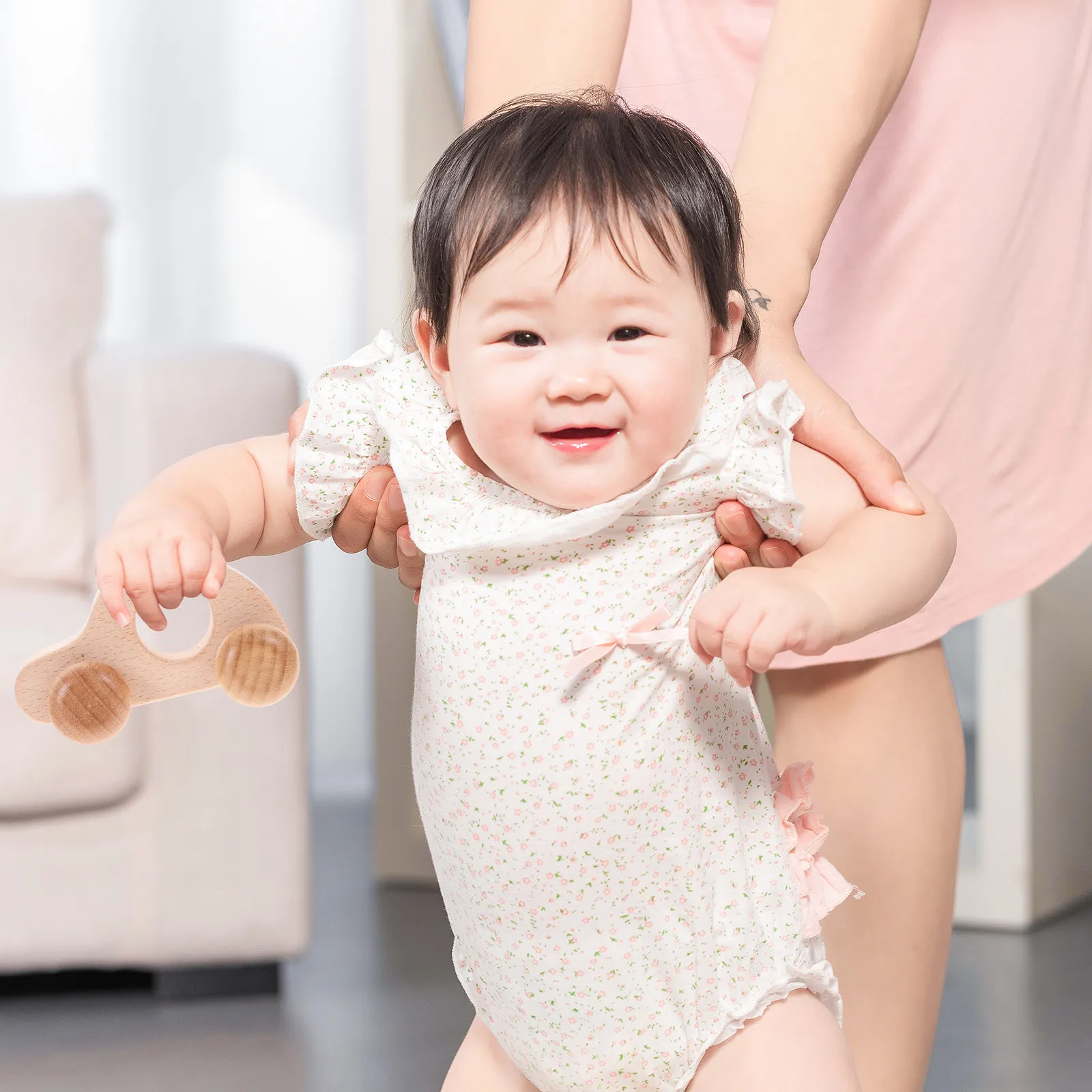 木製小型車-赤ちゃんの手掴みトレーニング用プッシュハンドグリップ-幼児用滑らかで丈夫な教育用車-新生児ギフト用-木製