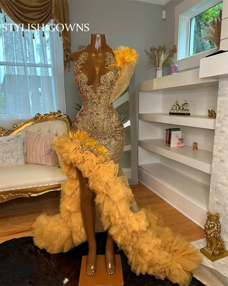 Gold O Neck Long Prom Dress For Black Girls 2023 Beaded Crystal Birthday Party Dresses Feathers Ruffles Slit Evening Gowns Gown