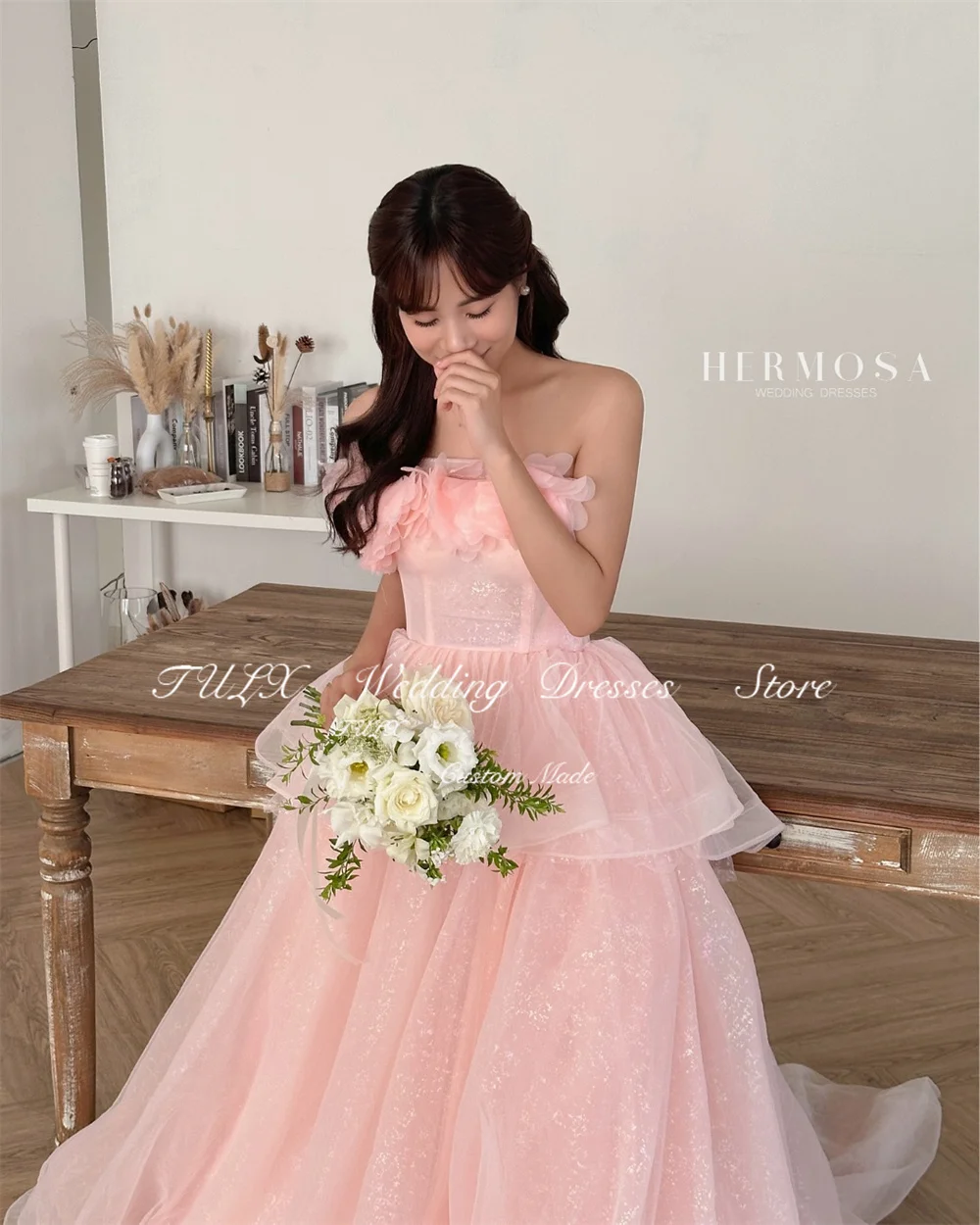 TULX Feenhaftes rosa glitzerndes Abendkleid Korea Fotoshooting Trägerloses Tüll-Hochzeitskleid Langes abgestuftes Korsettkleid Maßgeschneidert