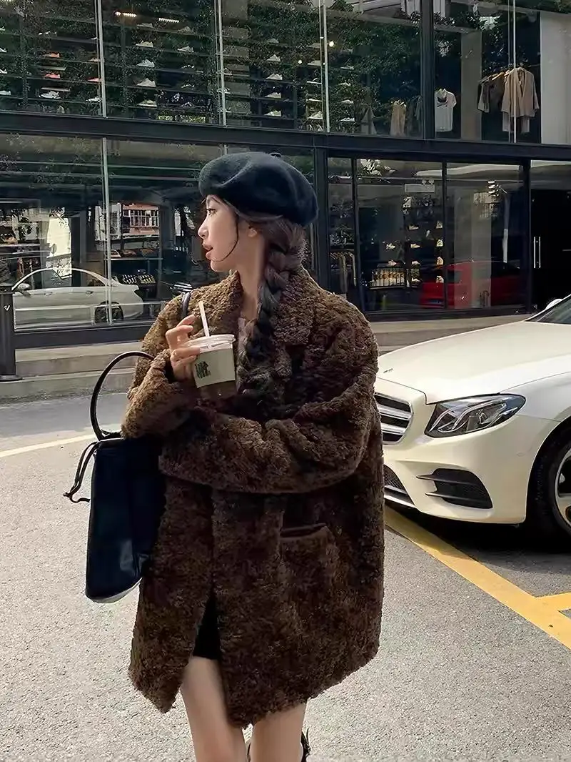 

Lamb Wool Jacket Black Woman Jacquard Relaxed Cycling Officelady Wear-Resistant Botton Pocket Lapels Decoration Workwear Fitness