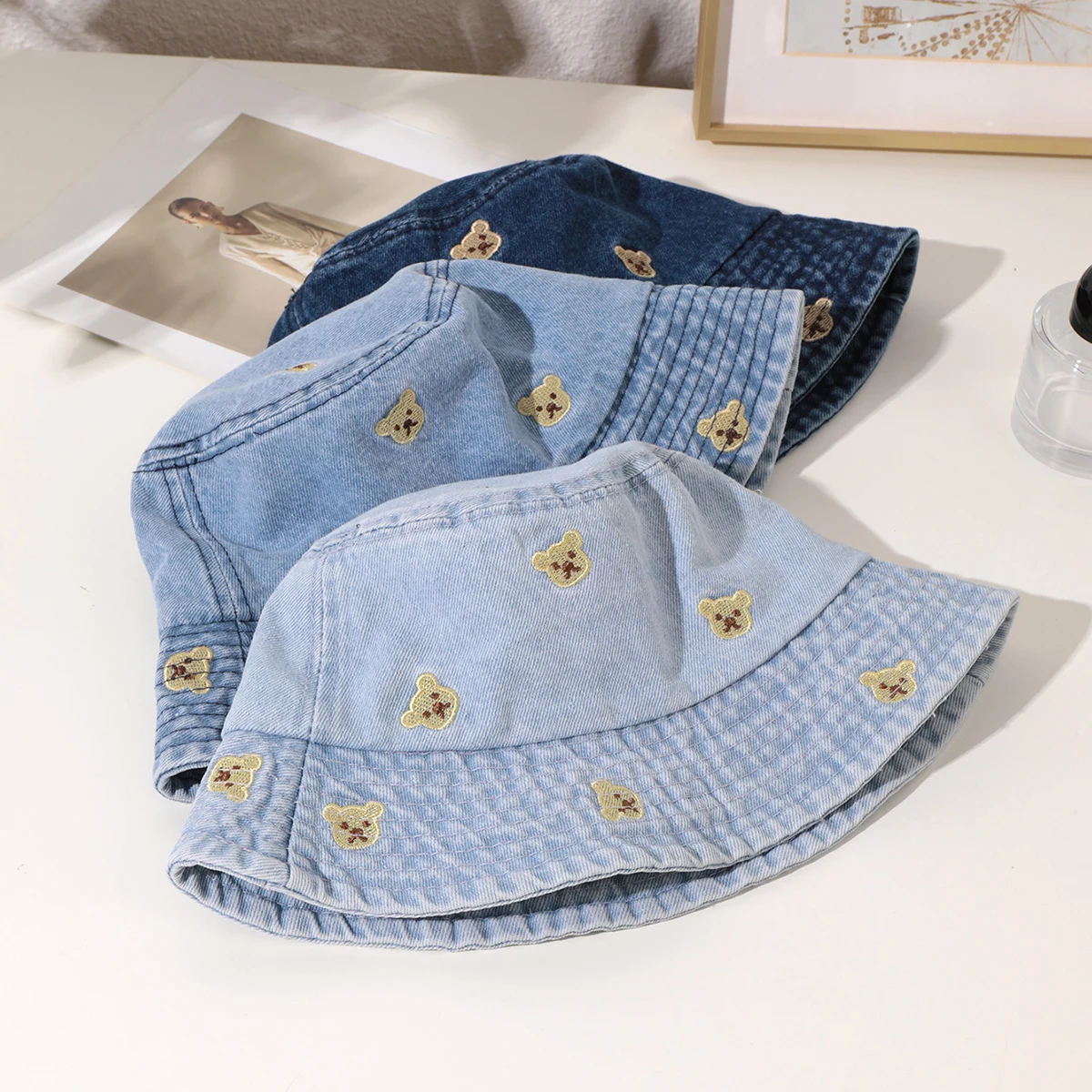 

The Japanese-style bear embroidered fisherman's hat, a retro washbasin hat for spring and summer, is stylish and cute