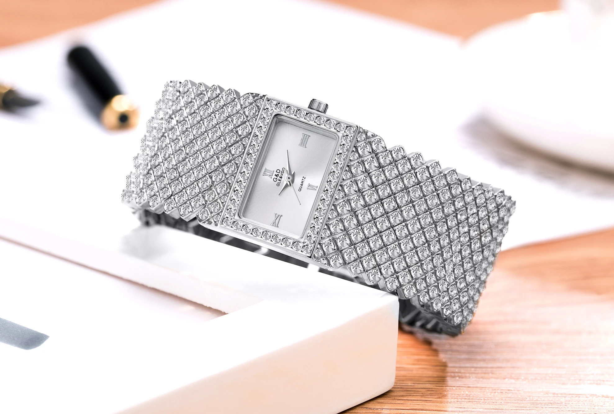 New Ladies Fashion Casual Bracelet Watch Japanese Movement Quartz Watch Diamond Stainless Steel Band Women\'s Watch Gift Watch