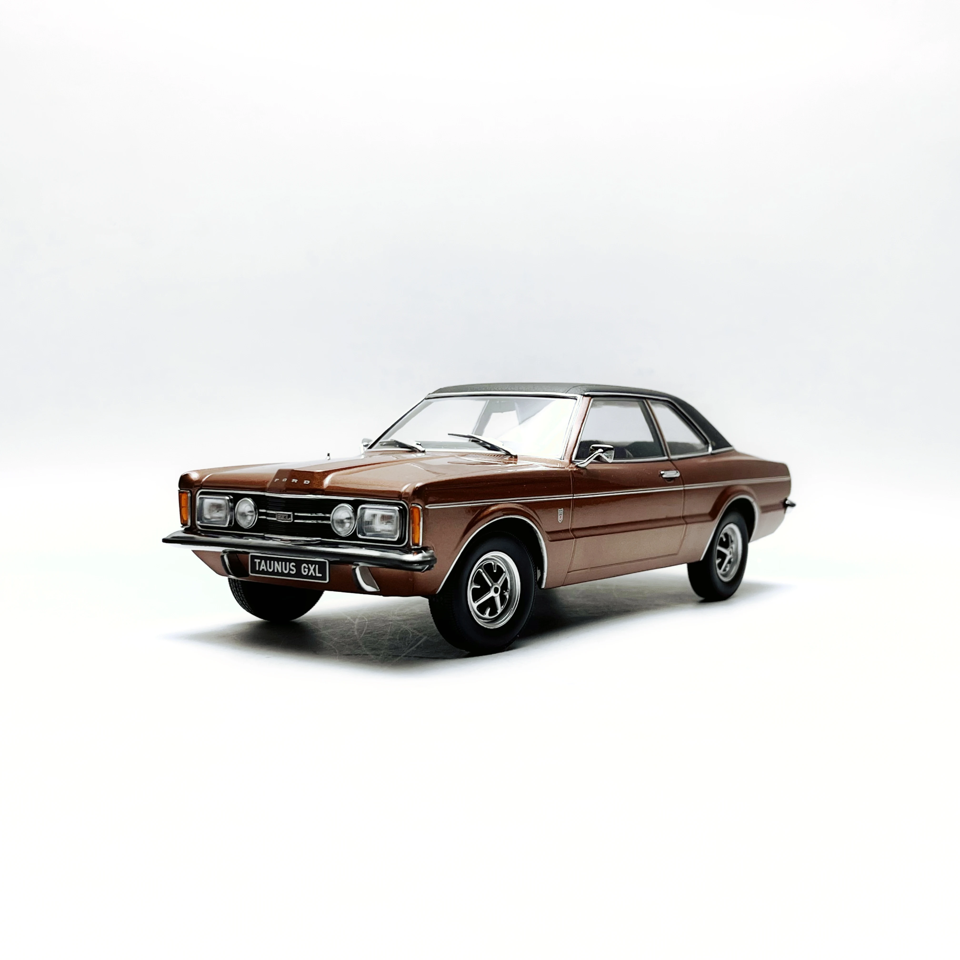 modele-de-voiture-en-alliage-marron-moule-sous-pression-echelle-1-18-ford-taunus-gxl-coupe-jouet-de-collection-cadeau-affichage-souvenir-ornement