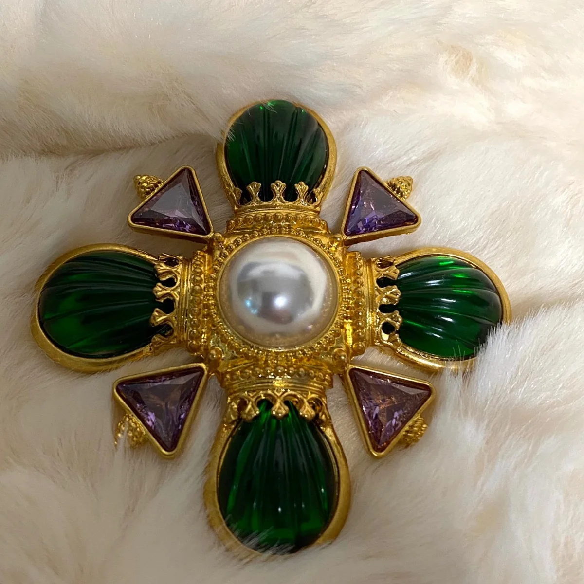 

Palace style zircon glass pearl cross retro pendant brooch accessory