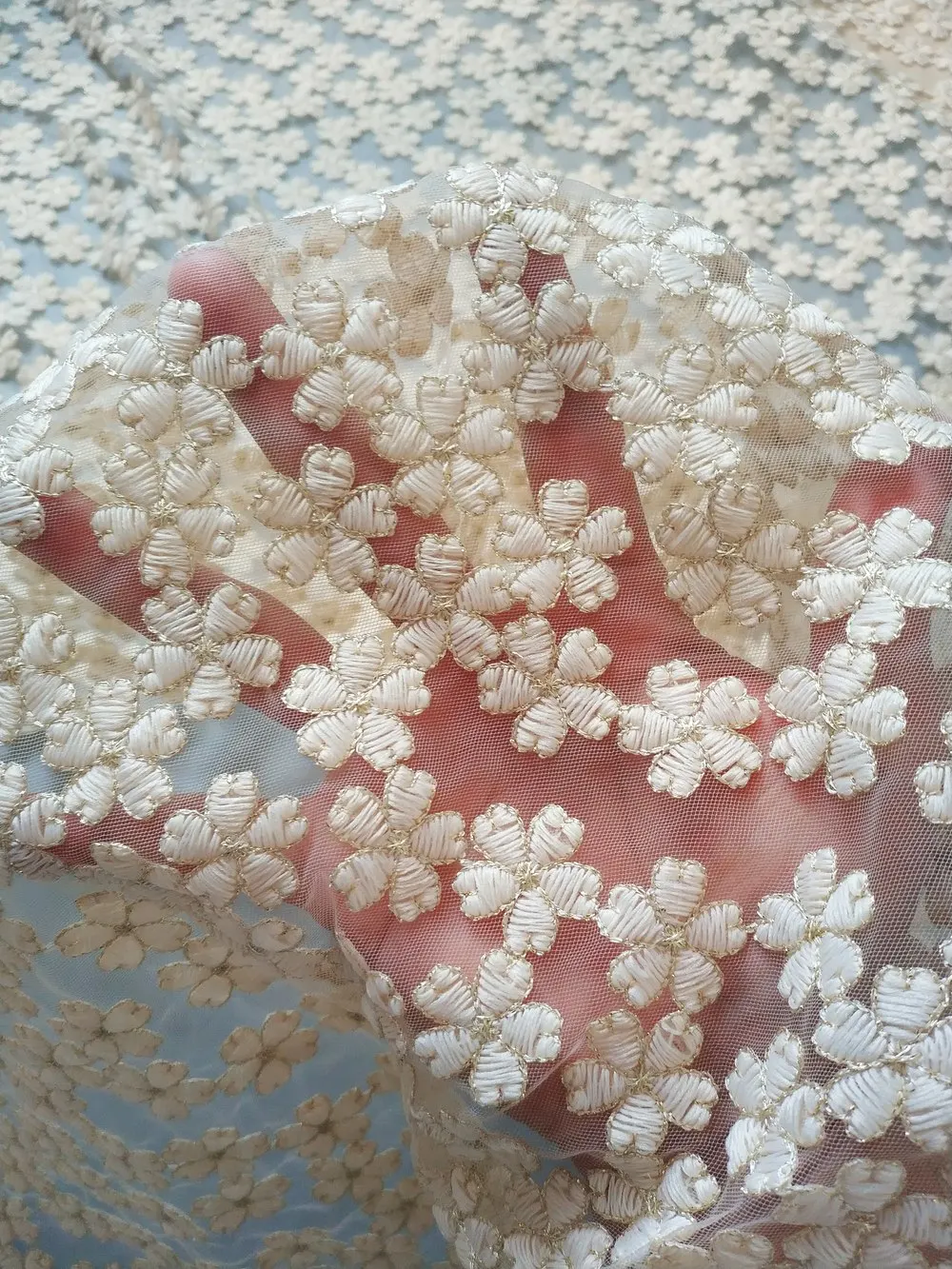 

New mesh small daisy lace embroidered tulle, lace clothing fabric, fashionable lace fabric decorative cloth sewing material