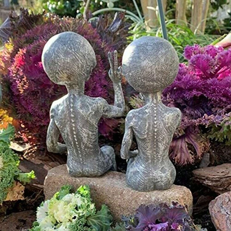 Outdoor Space Alien Ornaments Garden Resin Statue Figurine Home Decoration Gift Garden Yard Decoration Outdoor Miniatures