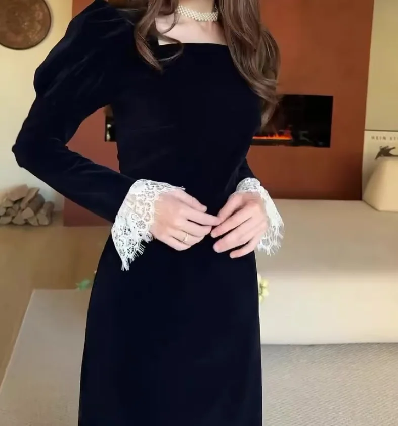

Elegant Long Sleeved Gold Velvet Dress Autumn 2025 New Black Patchwork Lace Long Skirt Temperament Feminine Fashionable
