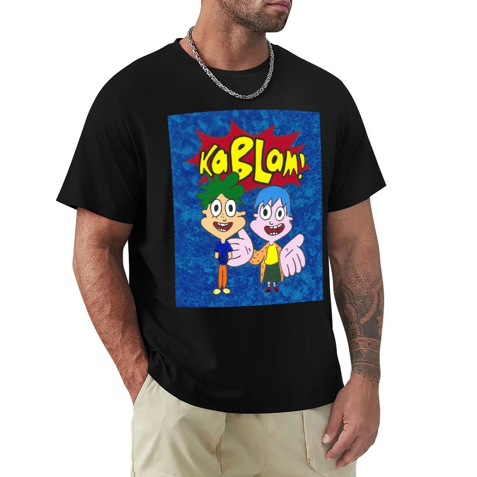 Camiseta Nickelodeon Kablam Henry e June com estampa artística em tela, tendência de moda.