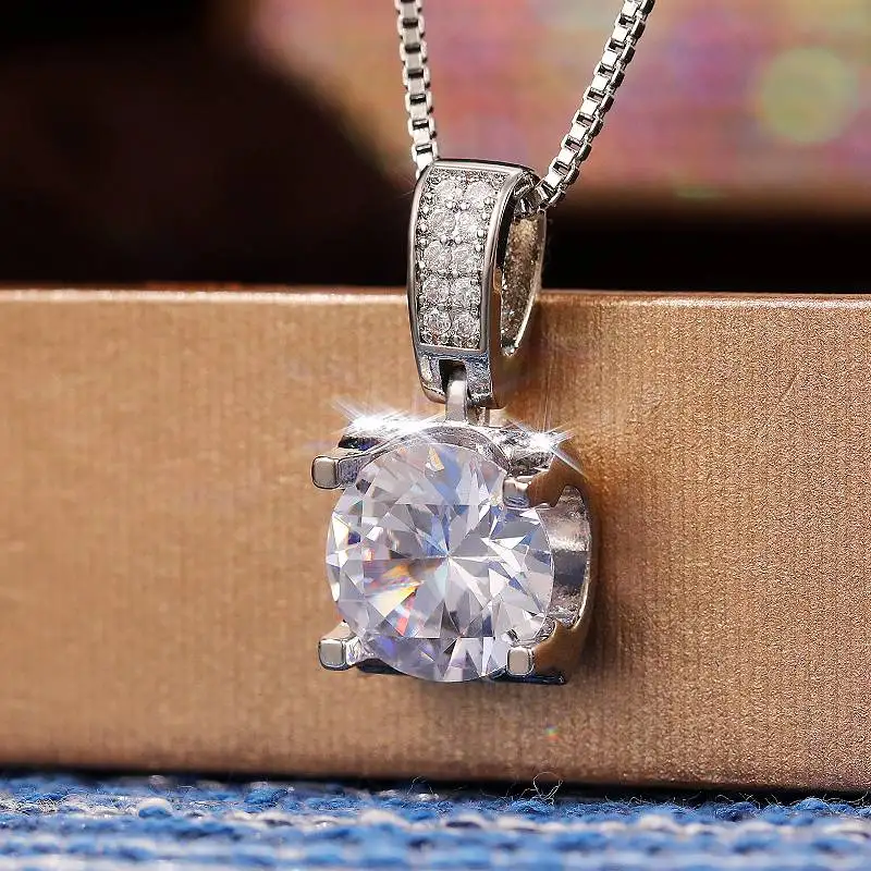 Huitan Damen-Anhänger-Halskette im schlichten Stil, eingelegt mit hellen, runden CZ-Steinen, bezaubernd, vielseitig, Party-Accessoires, Schmuck für Damen, Hochzeit