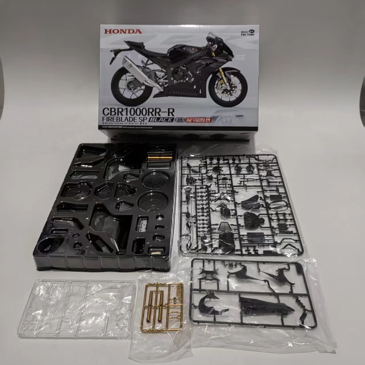 Motorcycles Model Kit MAGIC FACTORY 1405 1/9 CBR1000RR-R Fireblade SP Black (Pre-PAINTED)