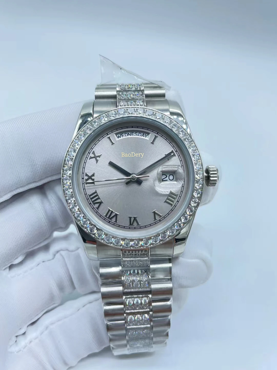 Waterproof Lady Watch with 36mm Silvery Dial, Diamond-Accented Chain, & Calendar Window - A Functional & Elegant Accessory for M