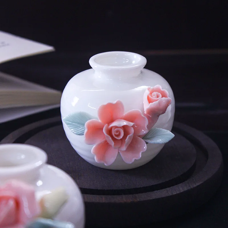 Small Jingdezhen ware vase fresh hand-made ceramic vase simple hydroponic vase creative mini decoration Free shipping