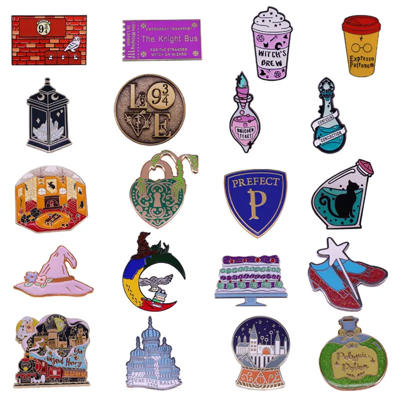 Broche de botella mágica Moon Castle, insignia de sombrero lindo, Pin de esmalte de Metal, joyería de lujo, decoración de Amigos y fanáticos, regalos de Halloween