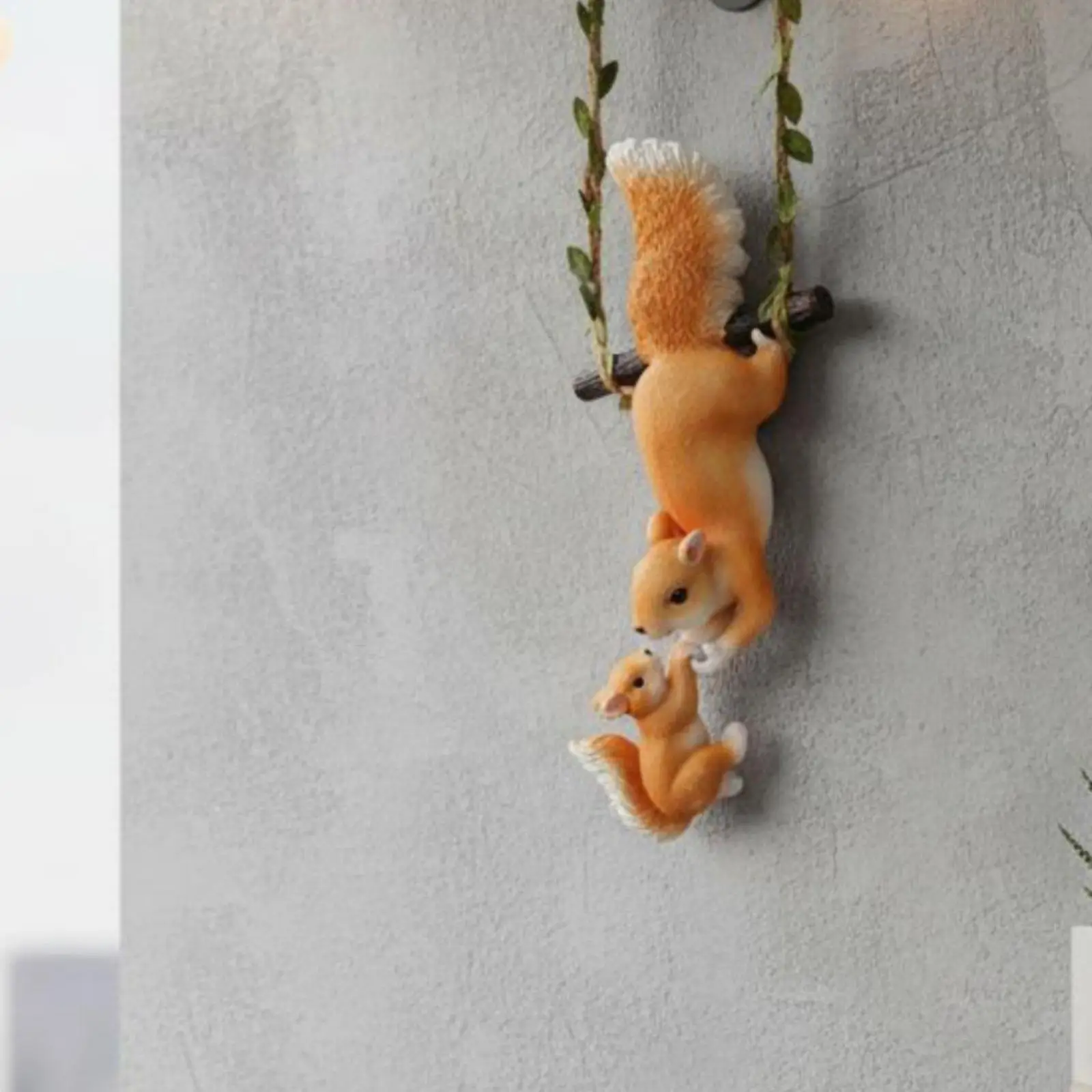 Climbing Squirrel Resin Outdoor Hanging Figure Realistic Animal Decor for Garden Scenery Patio Balcony Display