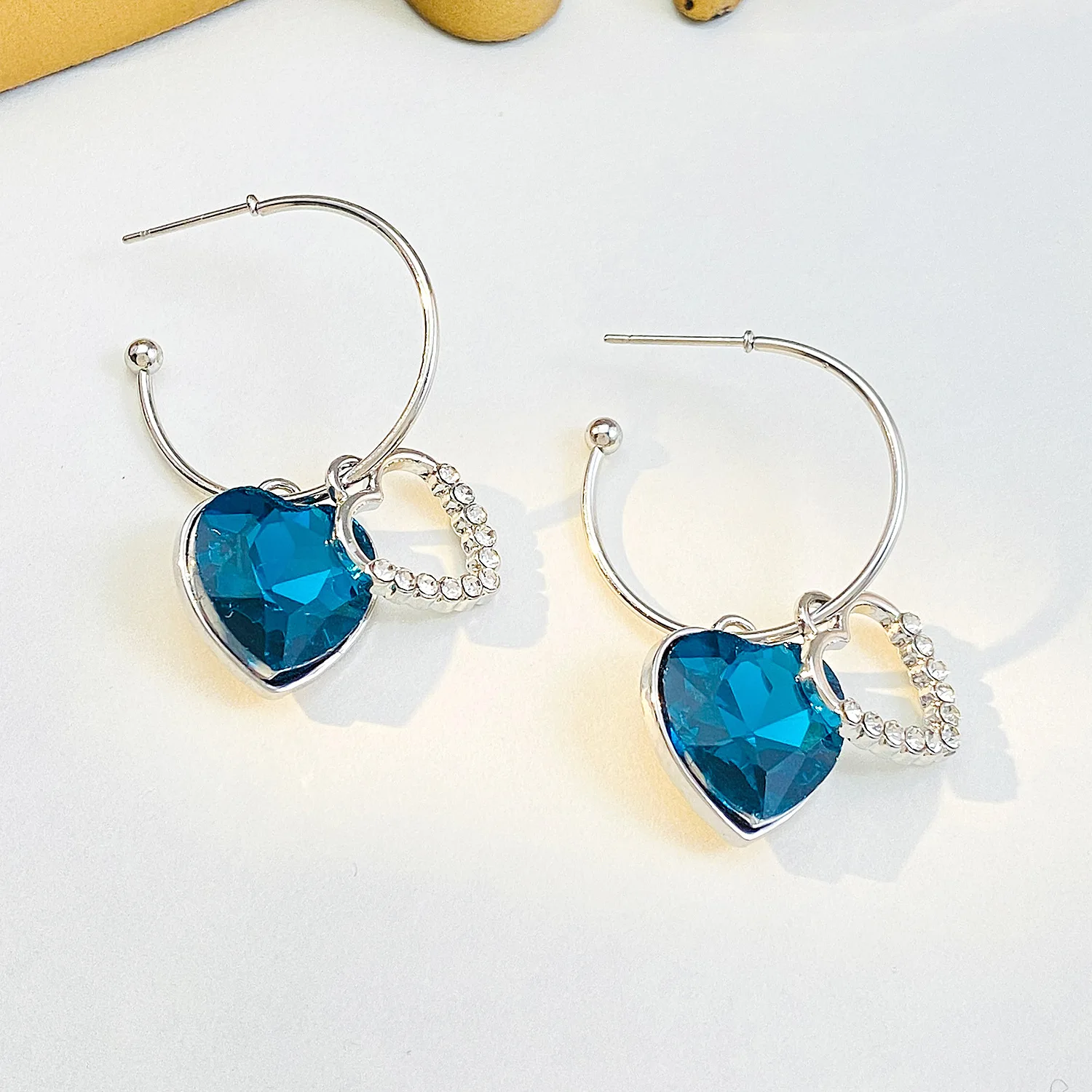 Vintage Fashion Blue Crystal Heart Drop Earrings For Women Jewelry 2026 Trending New Luxury Ocean Heart Zircon Earrings Brincos