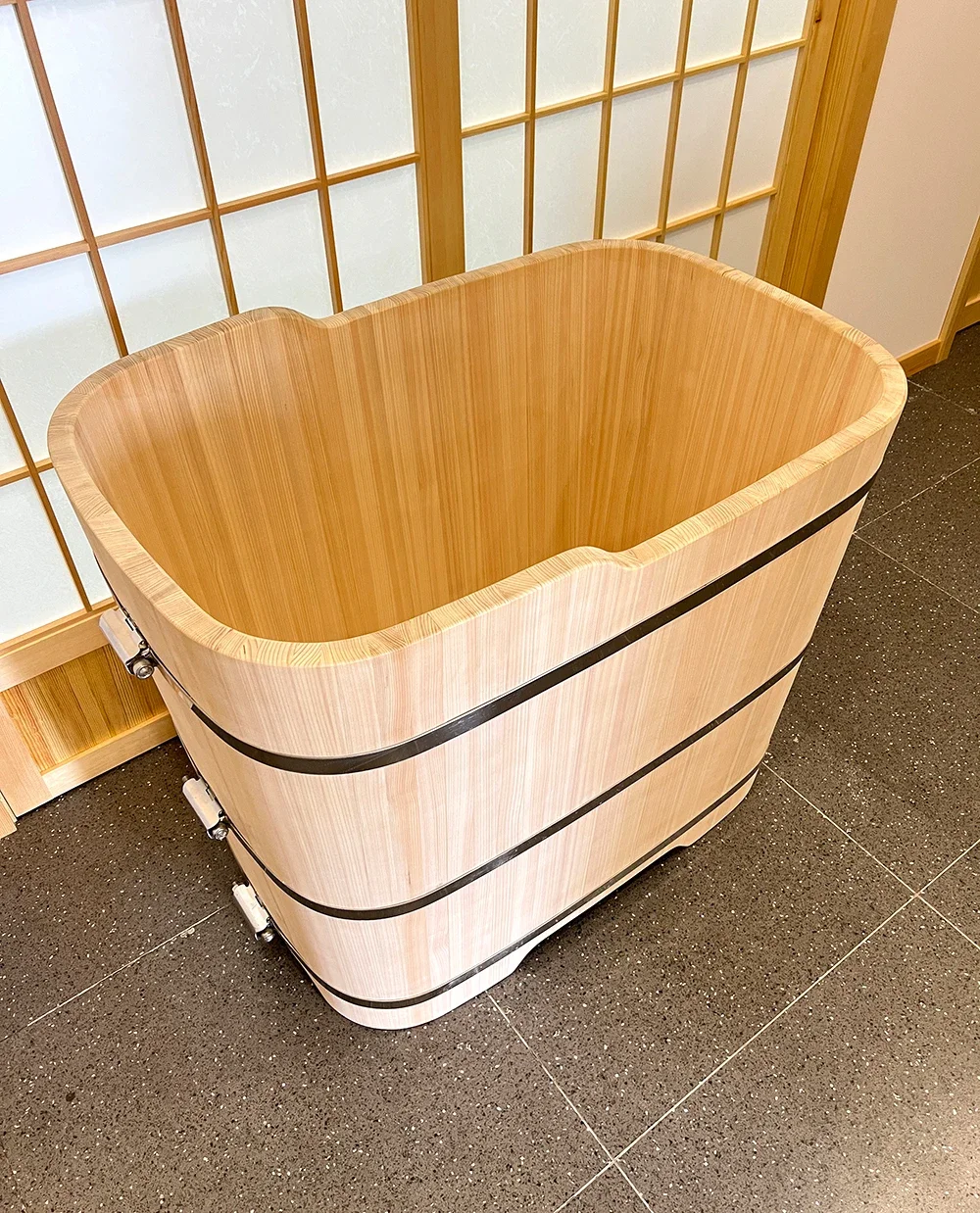 Japanese bath bucket, bathtub, juniper wood unpainted adult bath
