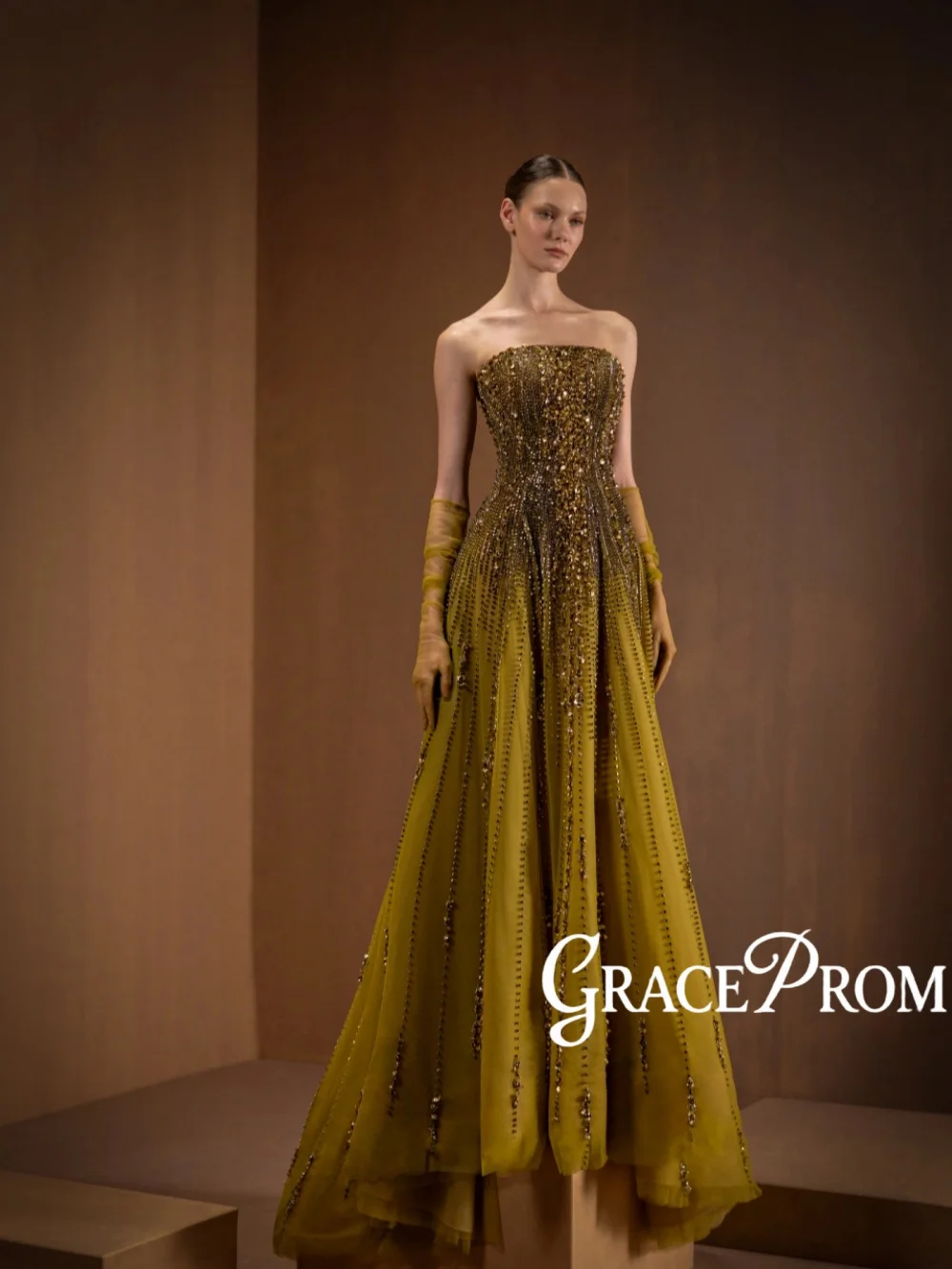 

Olive Green Luxurious Evening Dress Dazzling Beaded Crystal Wedding Party Gowns New Customized A-line Strapless Banquet Gowns