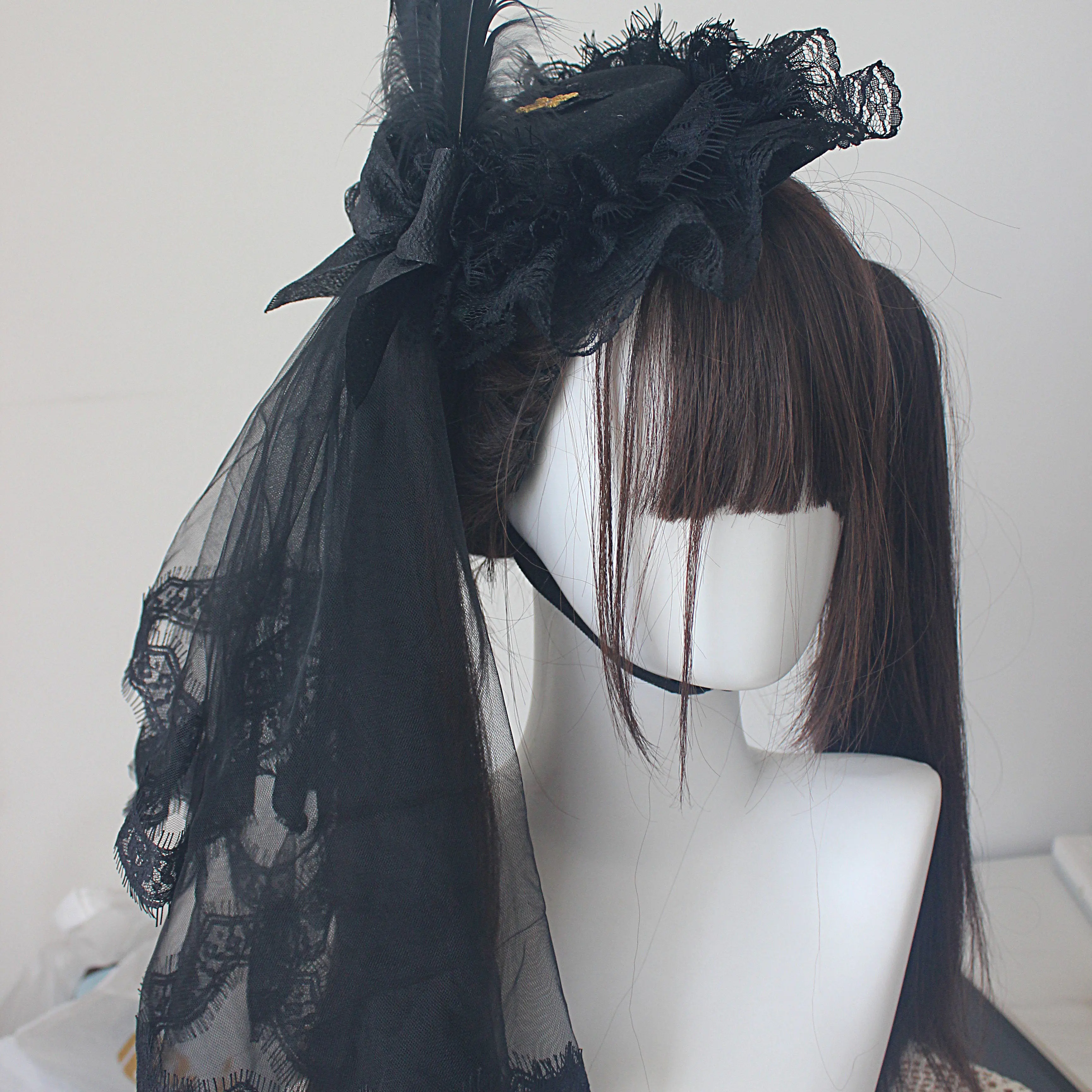 Pinzas para el cabello de plumas blancas y negras góticas, accesorios para el cabello para Cosplay de Lolita, sombrero de copa pequeño con lazo, tocado con horquillas