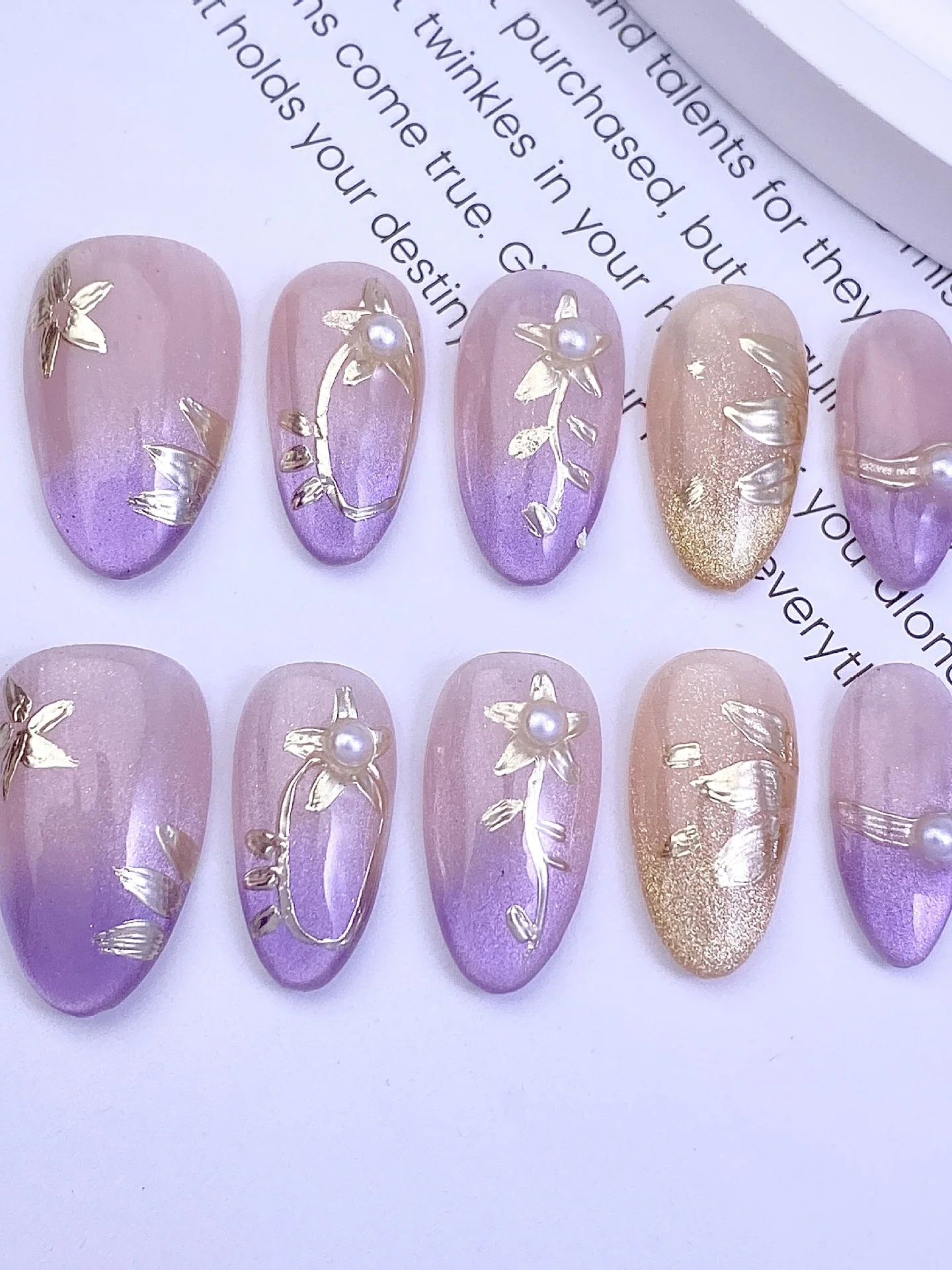 10pcs Short Almond Handmade Fake Nails Sets Detachable 3D Shell Stick on Nail Tips with Pearl Design Press on False Nails Art