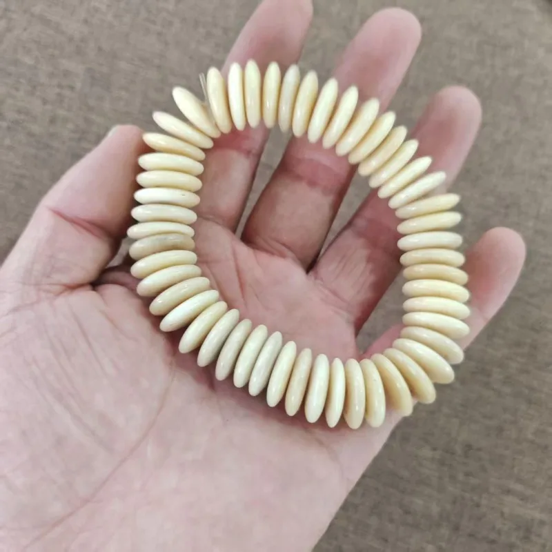 Retro Polished Flat Chip Bead Stretch Bracelet Unisex Solid Cream Colour Hand‑crafted Simple Elegant Street‑wear Wrist Ornament