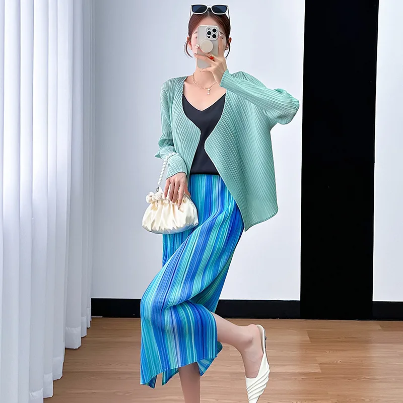 بدلة نسائية سترة بيبلوم ضيقة ورقيقة ومزاجية موضة كولوربلوكينج مطوي تنورة نصف الجسم قطعتين مياكي صيف جديد