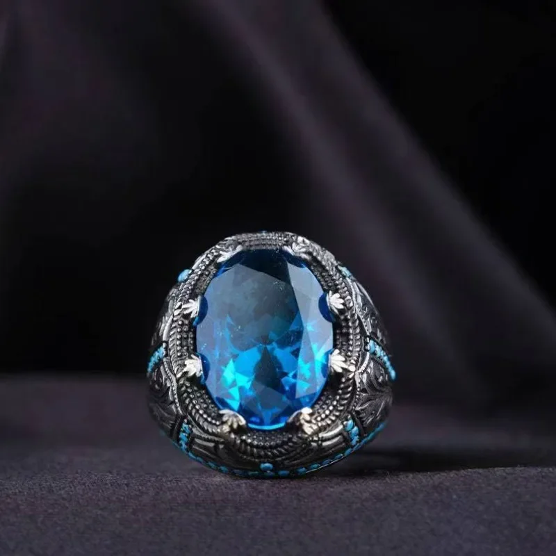 A unique retro ring set with a new topaz turquoise