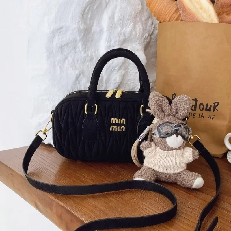 

Женский романтический кошелек в очаровательном стиле для прикосновения химерства и романтика в жизни. Грайливый.