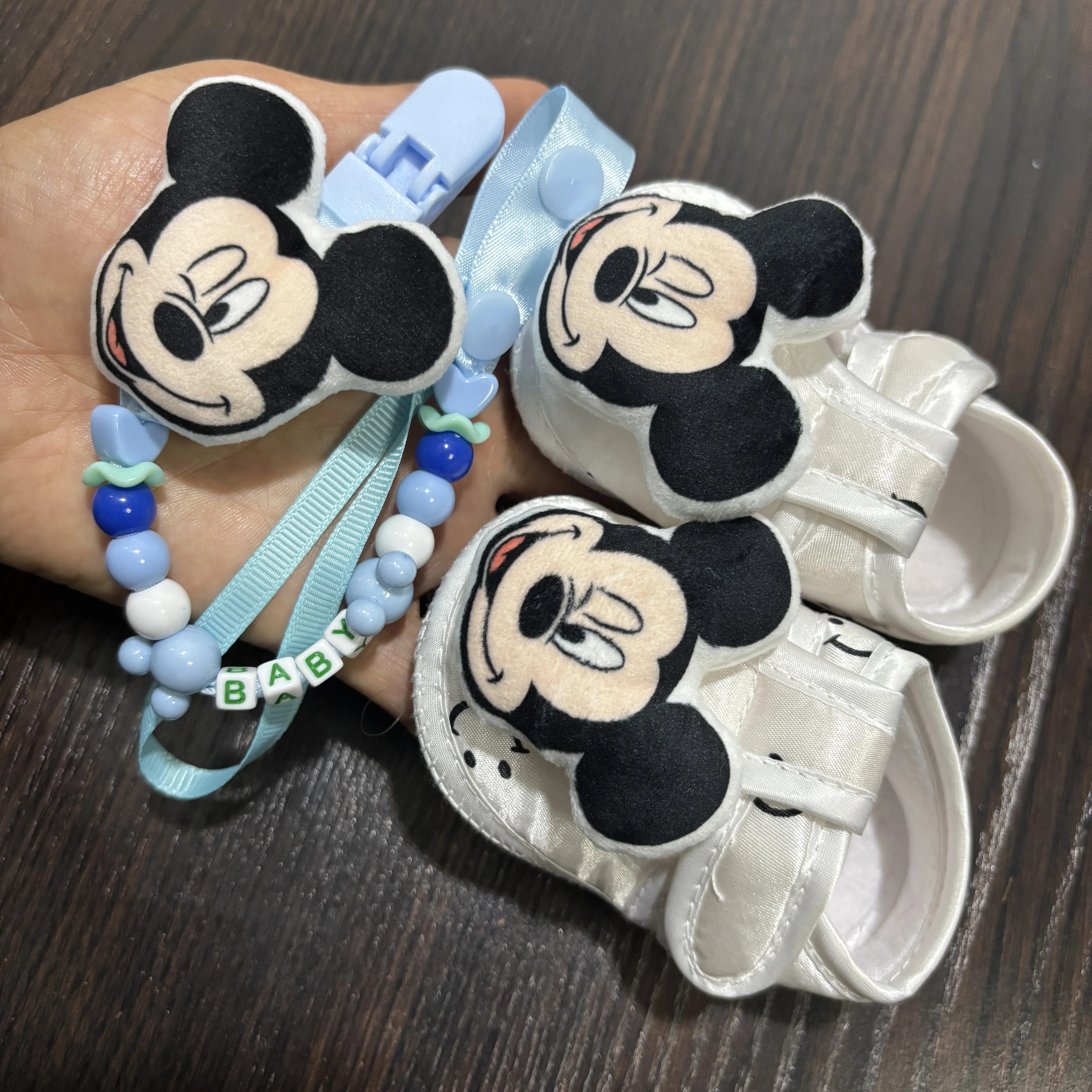 

Удобный комплект для новорожденных: безопасная и привлекательная цепочка-держатель для соски, предотвращающая потерю, с прочной фиксирующей цепью.