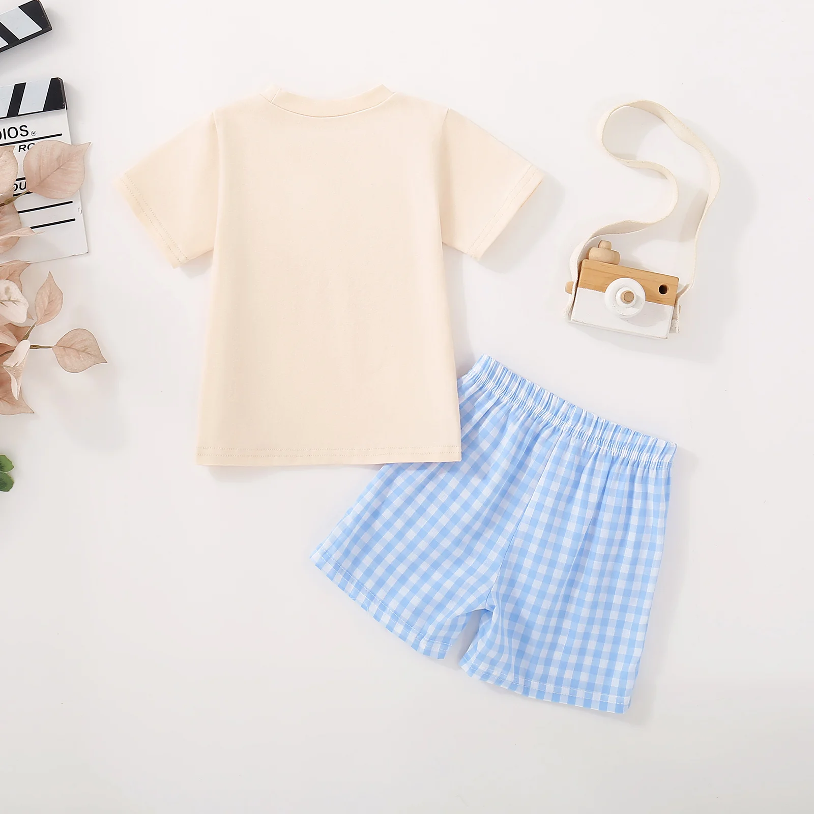 2-piece spring/autumn unisex baby set featuring an embroidered “Three Little Fish” design:blue short-sleeved top and blue shorts