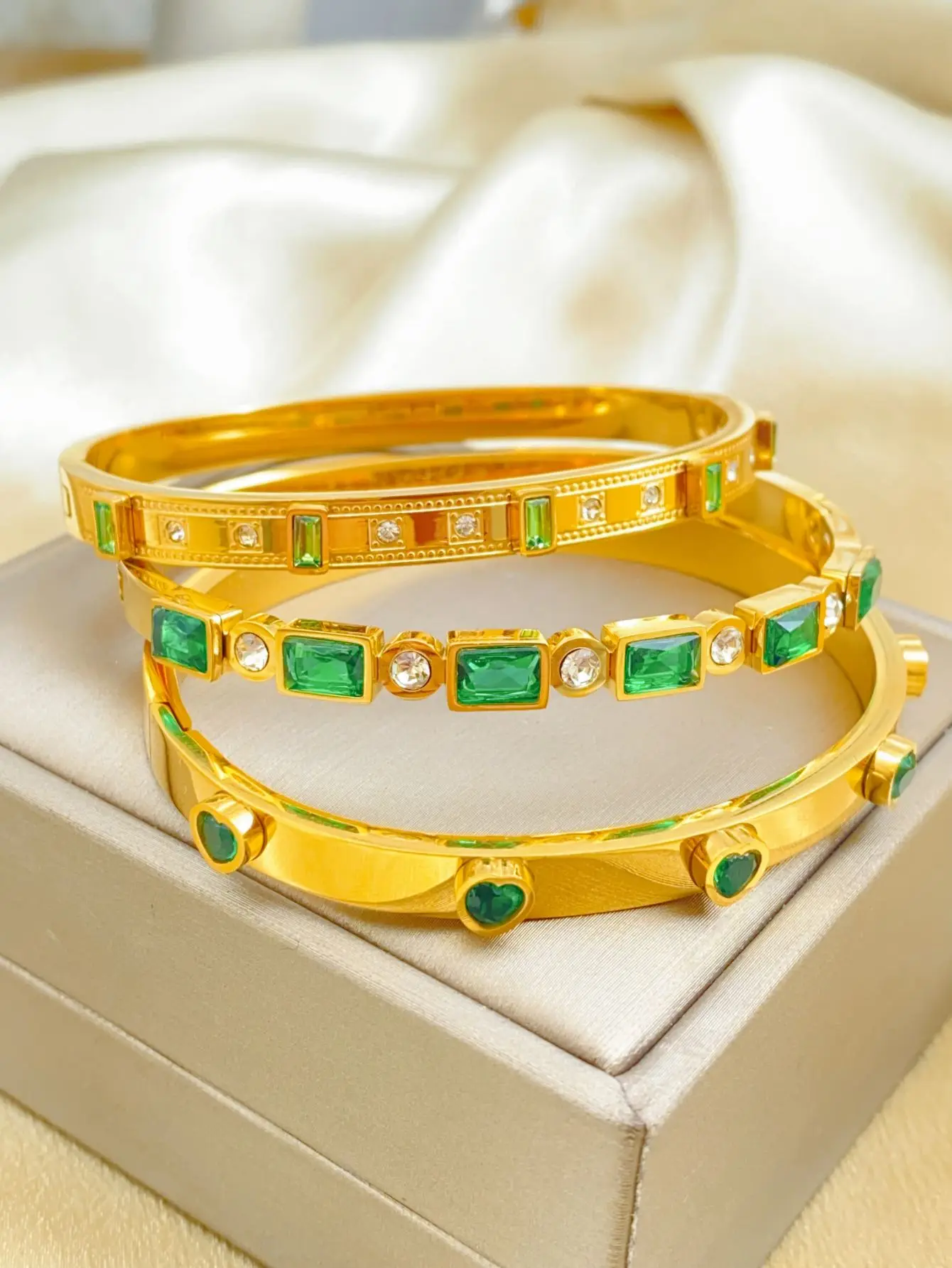 سوار من الفولاذ التيتانيوم للنساء ، الموضة