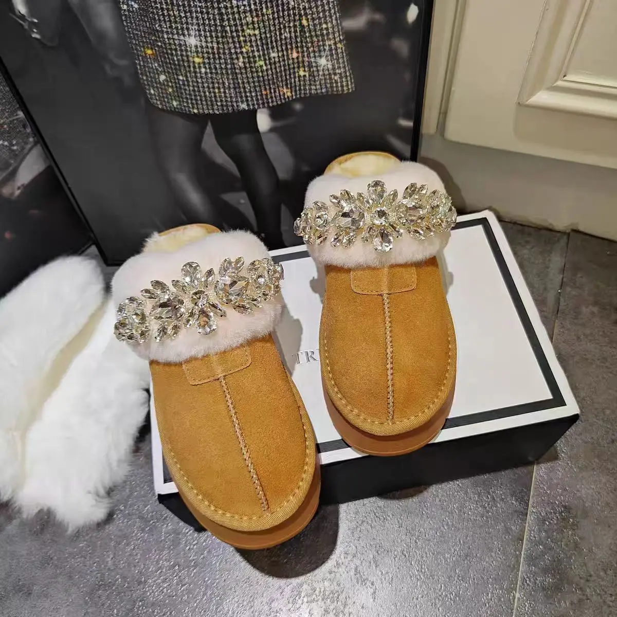 Luxuriöse All-in-One-Schneestiefel aus Fell mit Wasserdiamanten und dicken Sohlen, große, bequeme, verdickte Damen-Baumwollschuhe 35–40