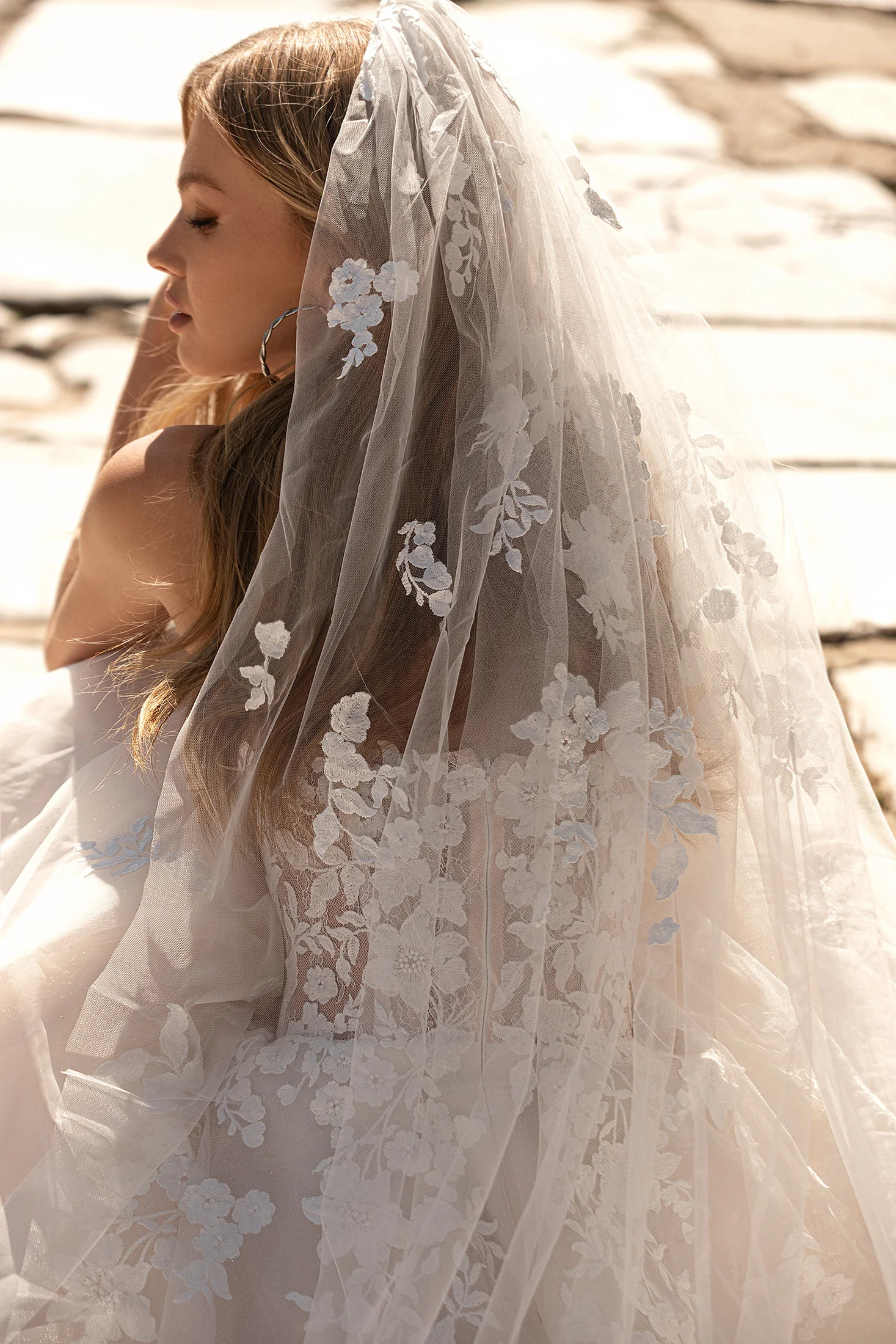 Floral Lace Strapless Brides Wedding Dresses Modern Beach Sweetheart A-line Backless Ruched Long Gown Elegant Ivory Bridal Dress