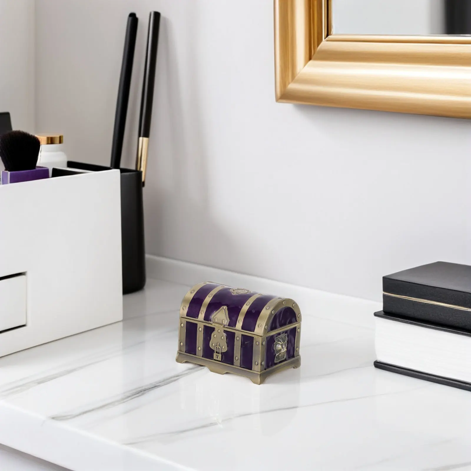Small Treasure Chest Vintage Jewelry Box Lockable Decorative European Retro Keepsake Treasure Chest Organizer for Rings Earrings