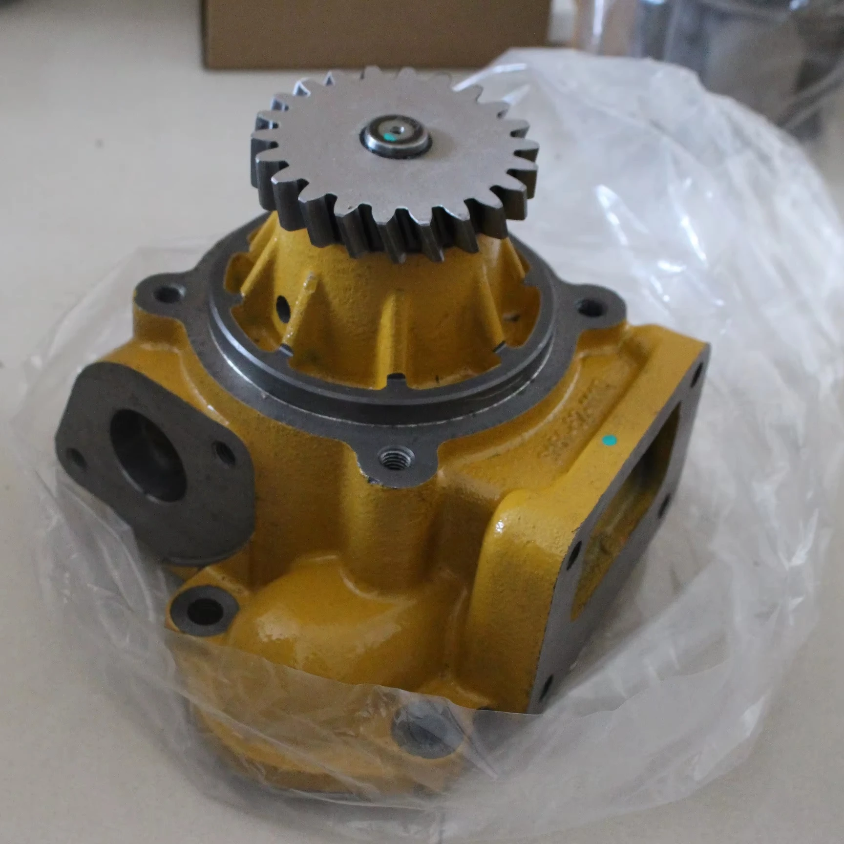 

Water Pump GF-N114 RD8 21010-97110 Water Pump for RE8 CWA54 Truck Spare Parts