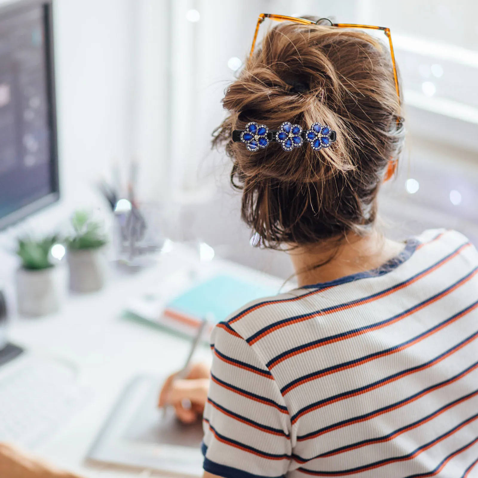 

2Pcs Flower Hair Clips Elegant Five-Petal Design Secure Double Layer Braid Hair Accessories for Women Daily Styling and Wedding