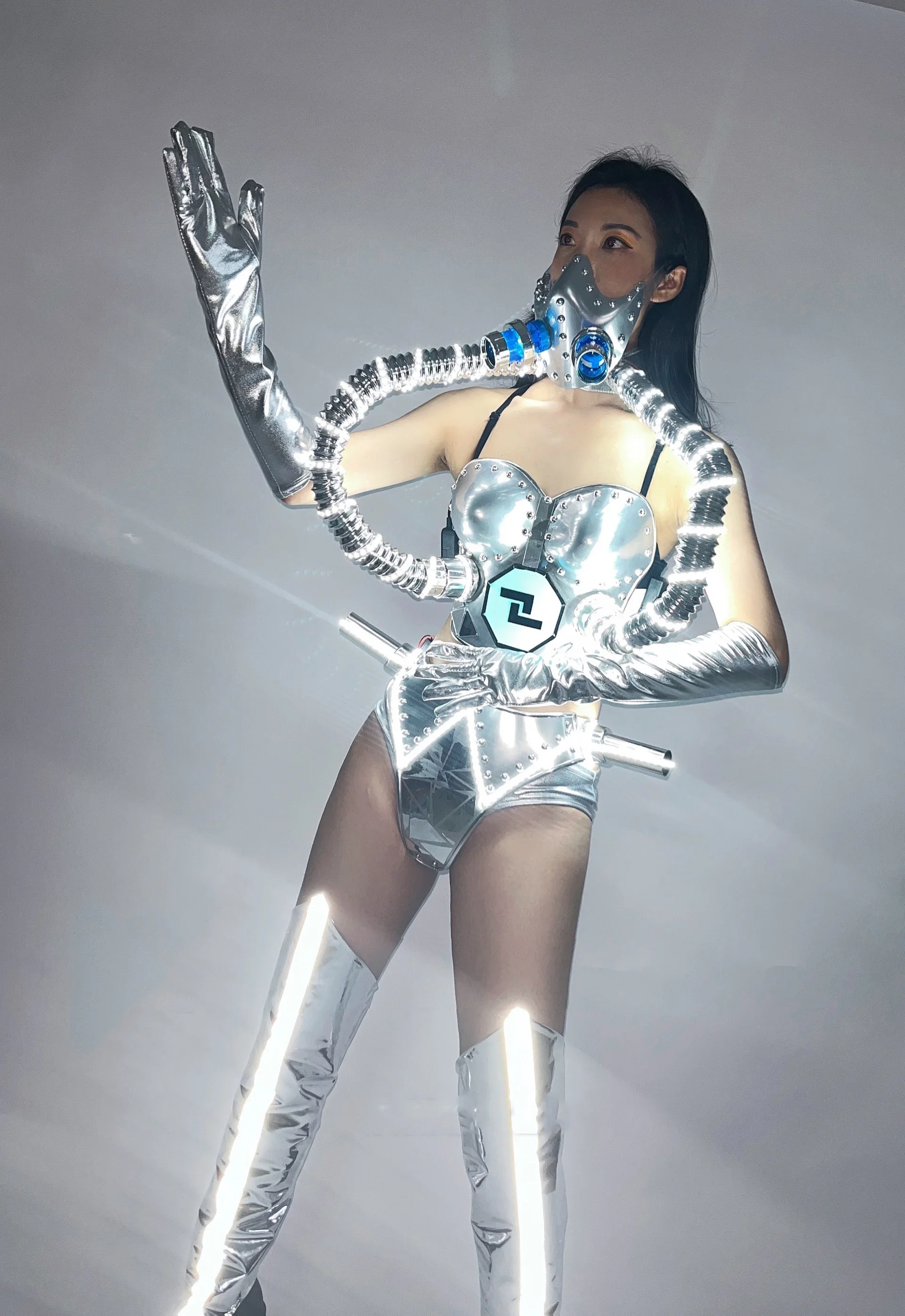 ชุดคอสเพลย์สำหรับงานเทศกาลดนตรีเรฟ ชุดเต้นโกโก้บนเวทีไนท์คลับล้ำสมัยพร้อมเทคโนโลยีไฟ LED