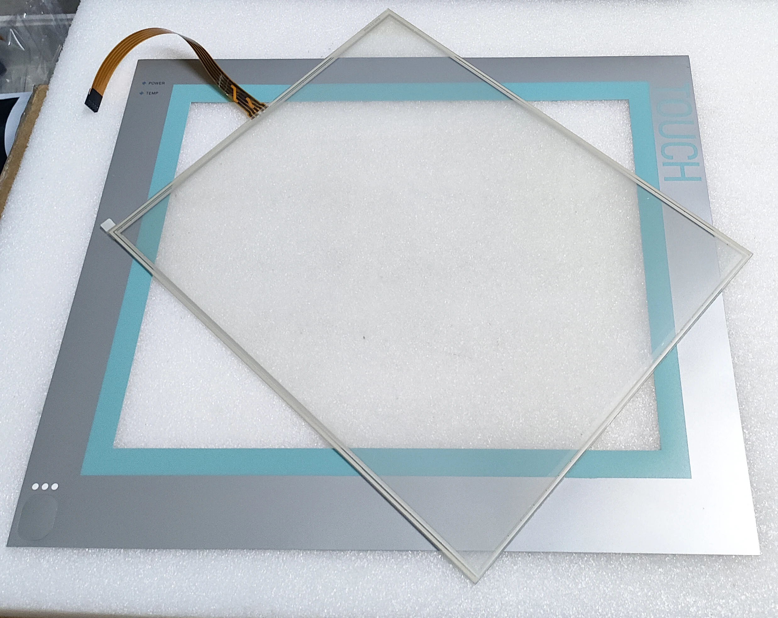 

PC677B-17 6AV7874-0HC31-1BC0 -- Защитная пленка и тачпад