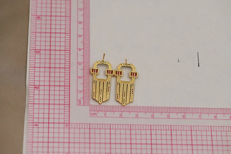 جديد البصر تصميم فاخر كريستال هندسية وأقراط للنساء أزياء العلامة التجارية مجوهرات زركونيا الأقراط الجوف