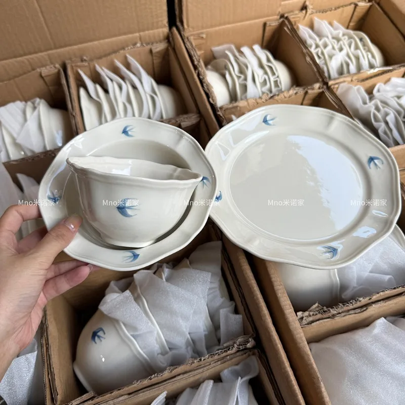

Nordic Friendly White Dinner Sets Unique Modern Designer Kitchen Dinnerware Set Ceramic Luxury Vajilla Ceramica Tableware Set