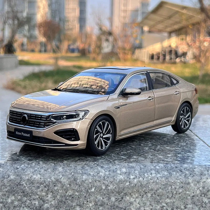 1:18 Scale NEW PASSAT 2022 Simulation Alloy Car Model Collection Souvenir Adult Gift Toys Original Box