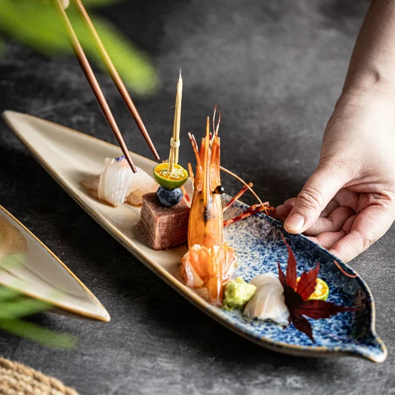 Bamboo‑Leaf Shaped Long Ceramic Plate Kiln‑Glaze Sushi Sashimi Serving Tray Creative Tableware for Restaurant Home Food Plating