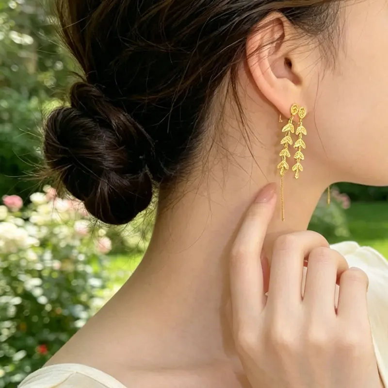 Senior sense JinzhiYuye earrings do not fade high appearance level light luxury super flash temperament earrings
