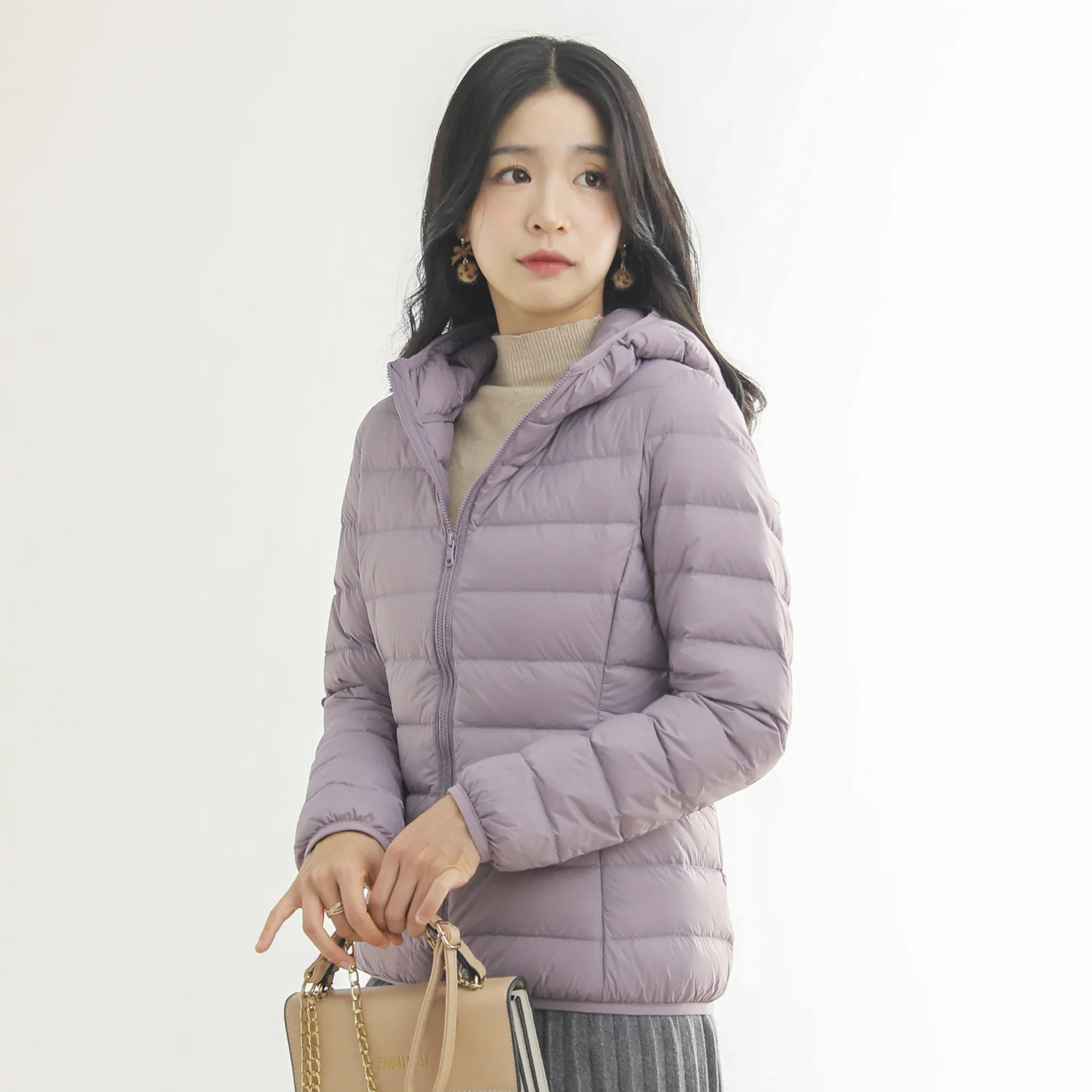 

2025 Women's New Lightweight Down Jacket Women's Hoodie Autumn/Winter New Short Style 90 White Duck Down Coat Versatile and Simp