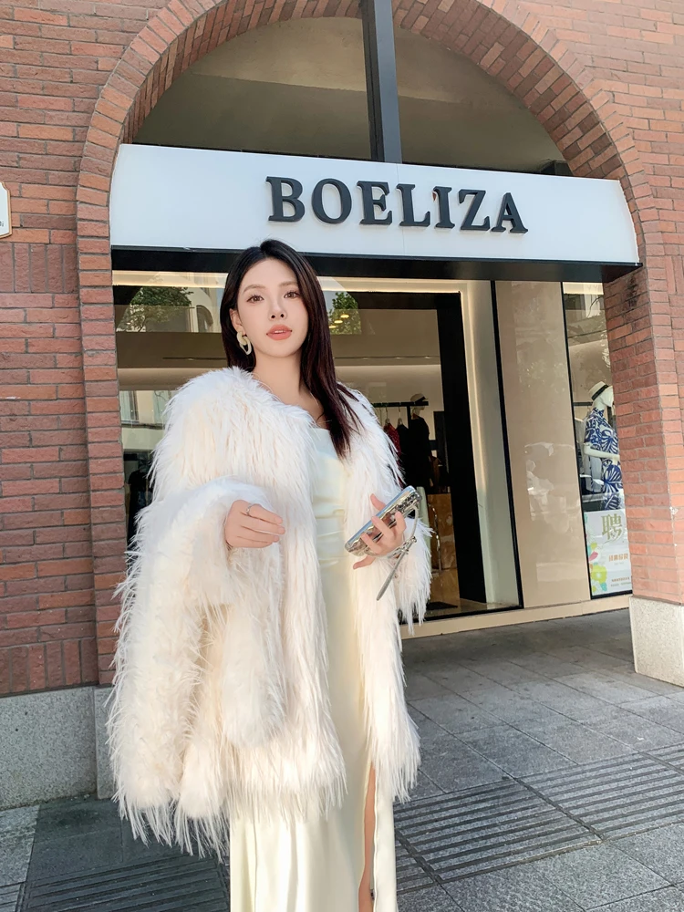 Autumn and Winter New Fashion White Faux Fur Coat Artificial Ostrich Fur Jacket Women's Shaggy Outerwear with Scarf