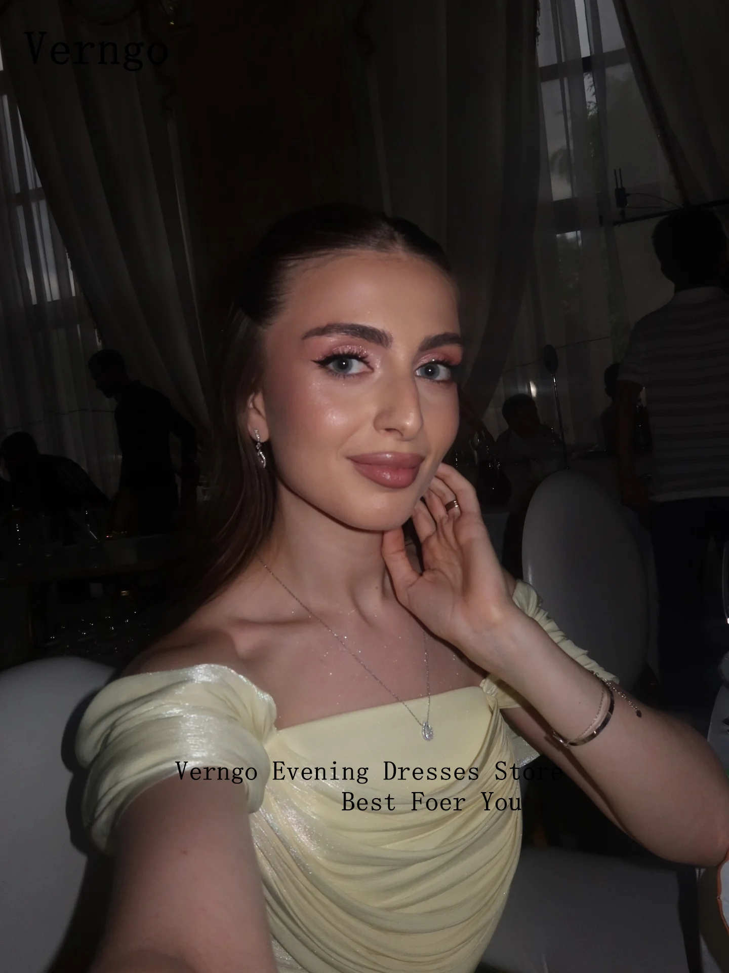 Verngo Abito da sera in raso giallo lucido con spalle scoperte Abiti da cerimonia formale a sirena Organtin Abito da ballo in cristallo personalizzato