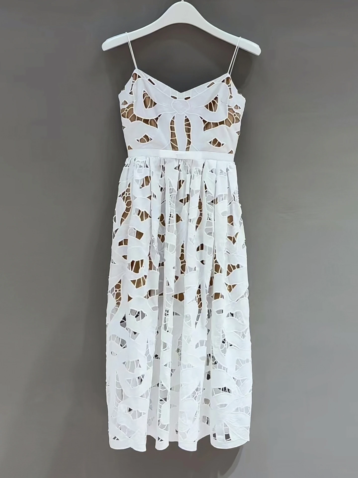 

Элегантное платье с вышивкой и кружевом, в деловом стиле, с завышенной талией, длинная юбка без рукавов, V-образный вырез, молния сзади