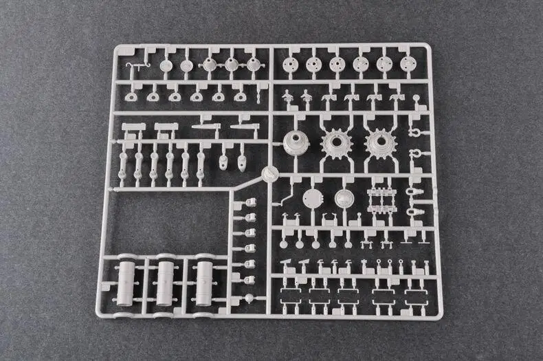 Trumpeter model 05587 1/35 Soviet JS-1 Heavy Tank Assemble Plastic Model Kit