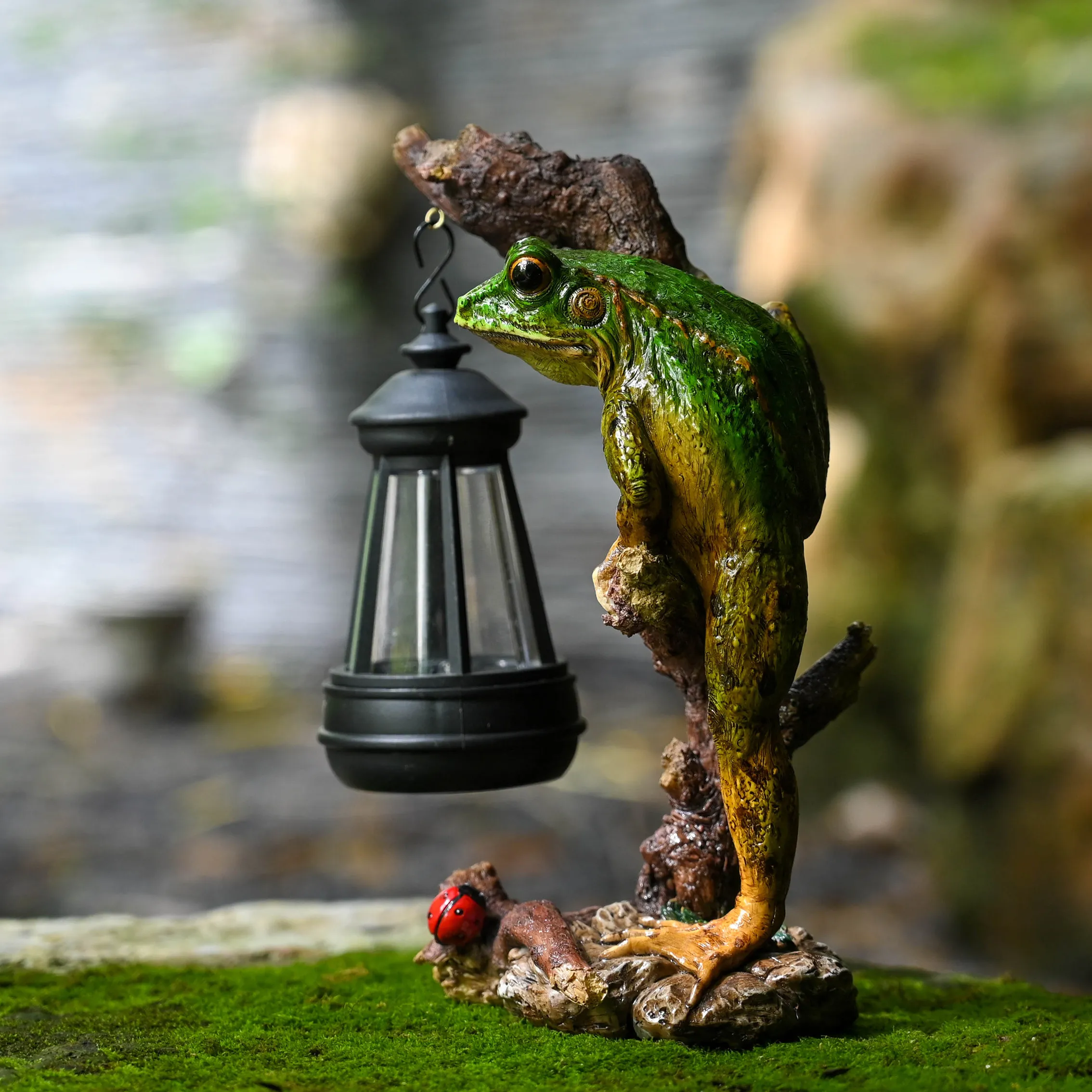 Realistic Frog Holding Solar Lantern Statue Outdoor Garden Yard Pond Patio Lawn Decor Ornament Perfect Gift For Nature Lovers