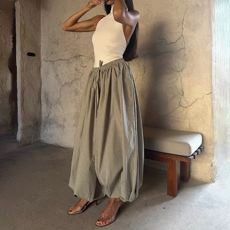 Рисунок 3 - Свободные брюки-фонарики в клетку с принтом для женщин