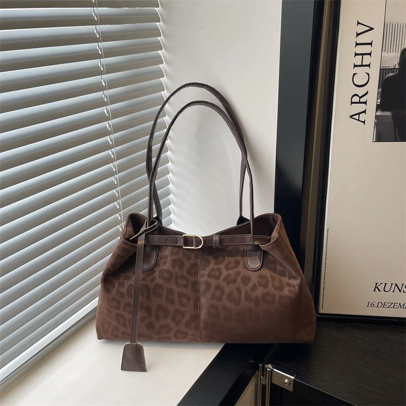 

Casual large capacity leopard bag 2025 autumn and winter new style fashionable underarm bag simple and retro handbag